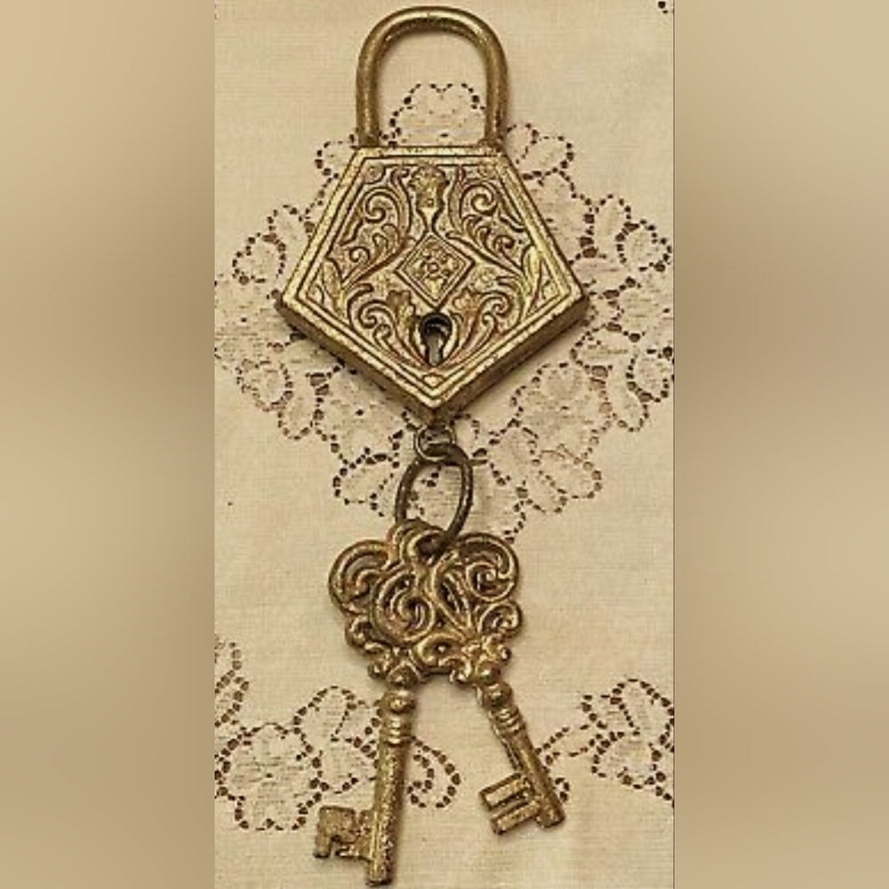 Gold Painted Faux Large Lock with 2 skeleton keys, wall decor
